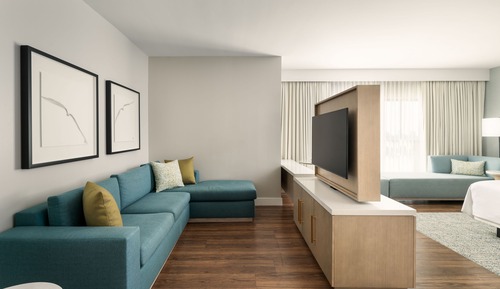 Junior Suite, 1 King Bed, Resort View (Mobility Accessible, Roll-in Shower)