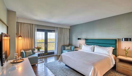 Grand Room, 1 King Bed, Resort View (Balcony)