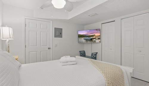 Deluxe Cottage, 1 Queen Bed (FIVE)