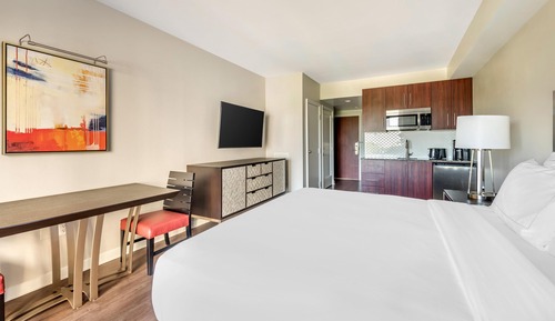 Studio, 1 King Bed, Accessible (Hearing)