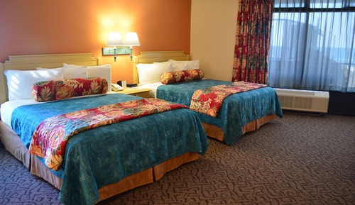 Poolside, 2 Queen Beds, Kitchen