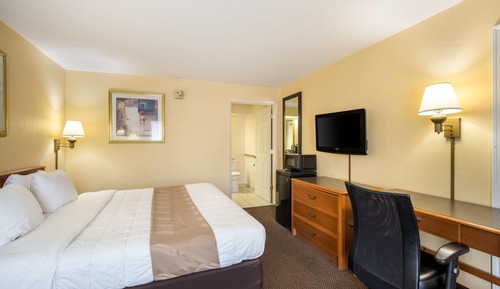 Standard Room, 1 King Bed, Non Smoking