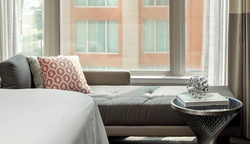 Executive Room, 1 King Bed, Larger, Courtyard View