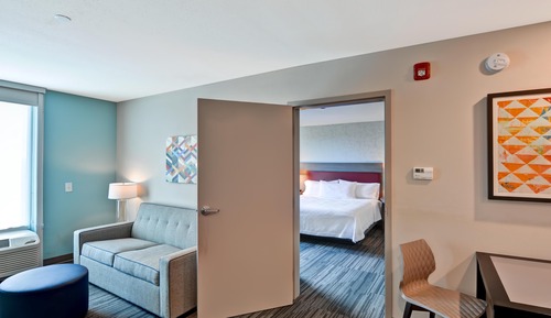 Suite, 1 King Bed, Accessible, Non Smoking (Hearing)
