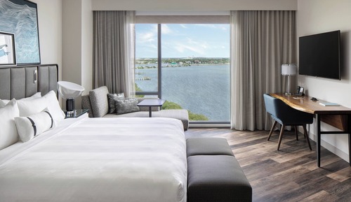 Standard Room, 1 King Bed, Bay View (Hearing Accessible)