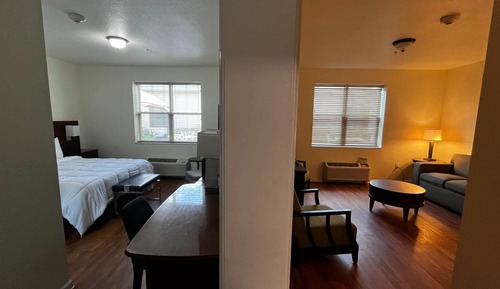 Suite, 1 King Bed, Non Smoking, Ground Floor