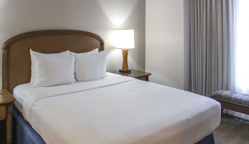 2 Bedroom 1 King and 2 Twins Suite