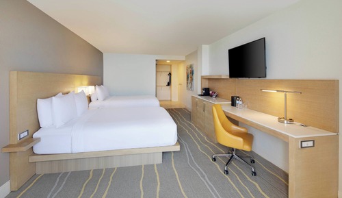 Room, 2 Queen Beds, Balcony, Partial Ocean View