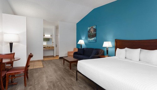 Studio Suite, 1 King Bed with Sofa bed, Non Smoking