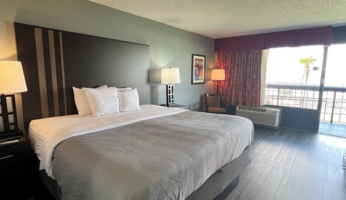 Standard Room, 1 King Bed, Non Smoking, Bay View