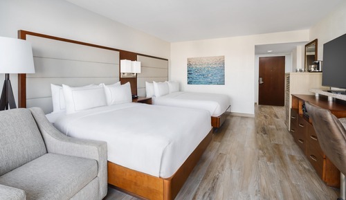 Room, 2 Queen Beds, Accessible, Bathtub (City View)