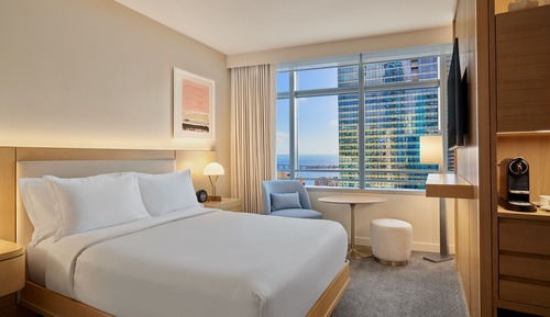 Deluxe Room, 1 Queen Bed, Bay View