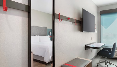 Standard Room, 1 King Bed