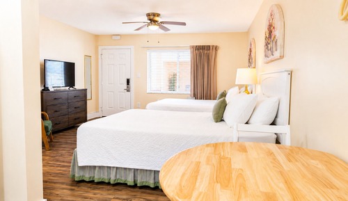 Room, 2 Queen Beds, Non Smoking, Kitchenette