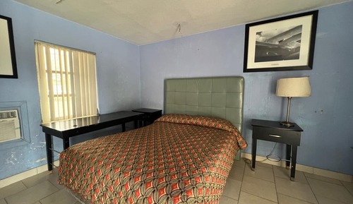 Room, 1 King Bed, Smoking, Kitchenette