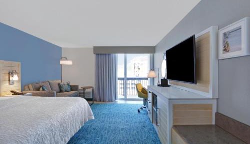 1 King Room Partial Ocean View