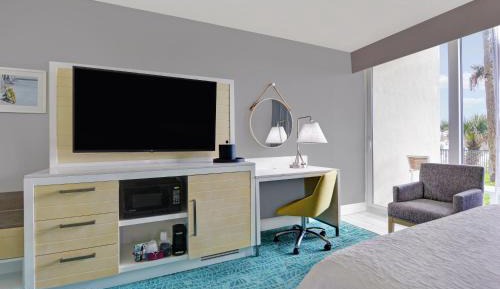 2 Queen Beds Ground Floor Room Limited Ocean View