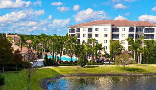 Three-Bedroom Apartment with Lake View
