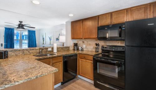 2 Bedrooms, King and Two Twins
