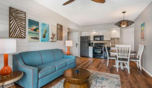 1 Bedroom Queen Bed, Partial Ocean View
