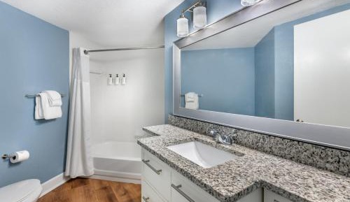  2 Bedrooms, King and Queen Bed, Ocean Front