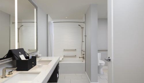 Two-Room King Suite with Bathtub - Mobility Access