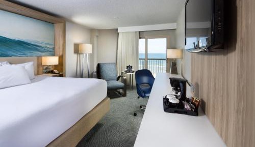 Grand King Room with Ocean View - Non-Smoking
