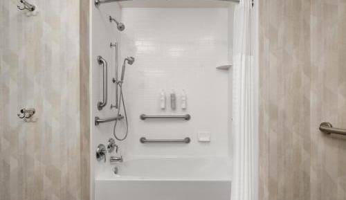 King Room with Accessible Tub - Mobility and Hearing Access/Non-Smoking