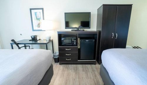 Queen Room with Two Queen Beds - Non-Smoking