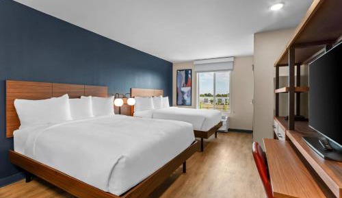 Quadruple Room with Two Queen Beds and Tub - Disability Access/Non Smoking
