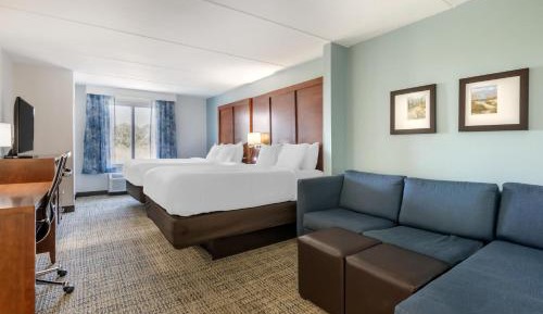 Queen Suite with One-Person Sofa Bed - Non-Smoking
