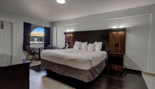 Deluxe Double Room with Side Sea View