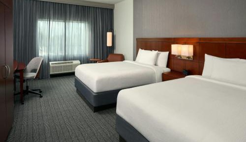 Queen Room with Two Queen Beds and Bathtub - Mobility Access/Hearing Accessible