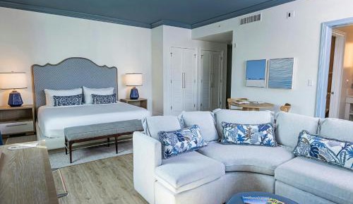 Classic King Room with Balcony and City View