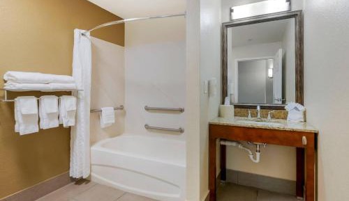 King Suite - Accessible/Non-Smoking