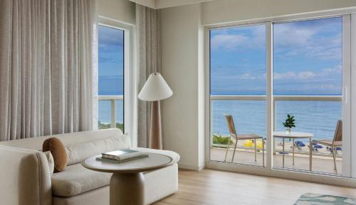 Large Balcony, Larger Guest room, 1 King, Oceanfront (Mobility and Hearing Accessible w/Roll-in Shower)