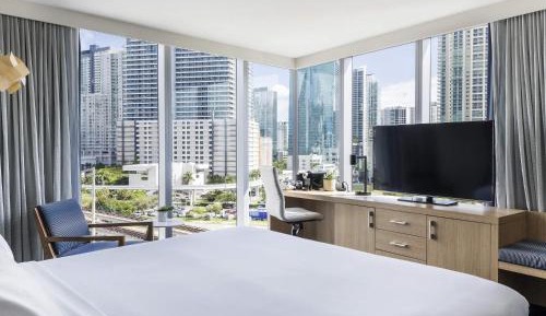 Executive One-Bedroom King Suite - City and Bay View