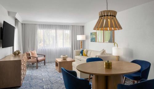 Renovated One Bedroom Suite - One King Bed