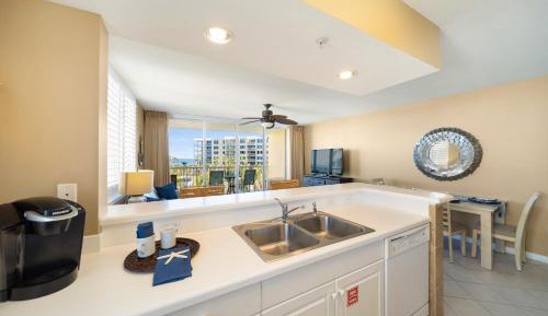Apartment with Pool View 