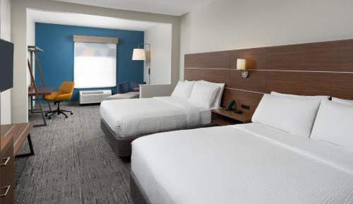 Standard Queen Room with Two Queen Beds and Mobility Accessible Roll-In Shower