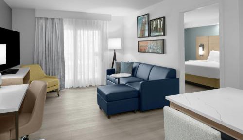 2 Bedroom Suite, Partial ocean view, Balcony (Mobility &amp; Hearing Accessible w/ Roll-in Shower)