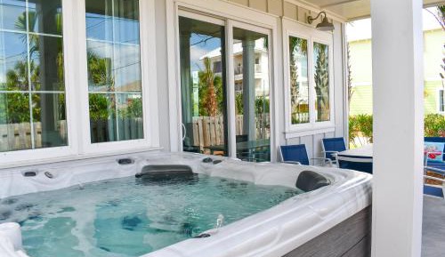 5 Bedroom Breeze with Hot Tub