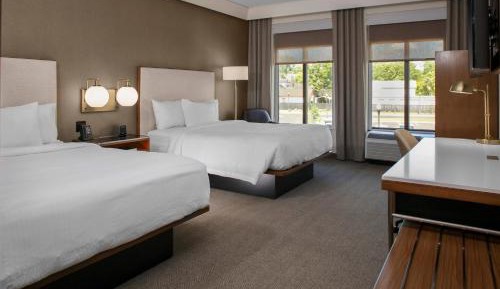 Queen Room with Two Queen Beds and Roll-In Shower - Mobility Access/Hearing Accessible