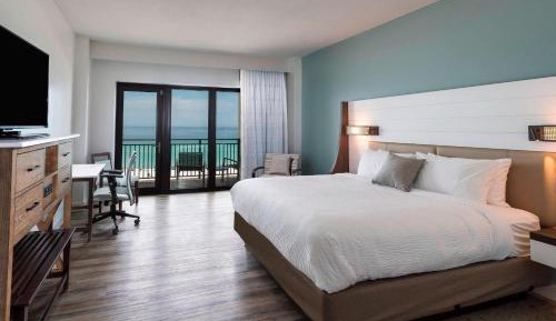 Deluxe King Suite with Sofa Bed and Balcony - Gulf Front