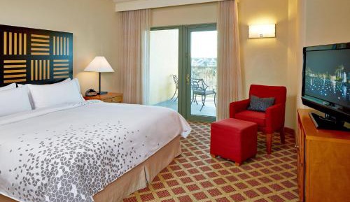 One-Bedroom King Suite with Sofa Bed /Balcony/Roll-In Shower - Mobility/Hearing Accessible