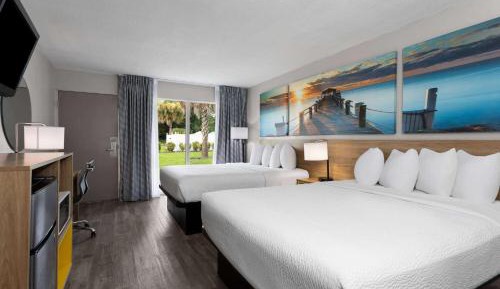 Queen Room with Two Queen Beds - Non-Smoking