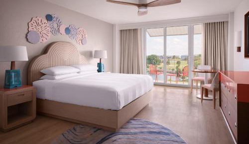 King Guestroom, Resort View with Balcony (Main Resort)