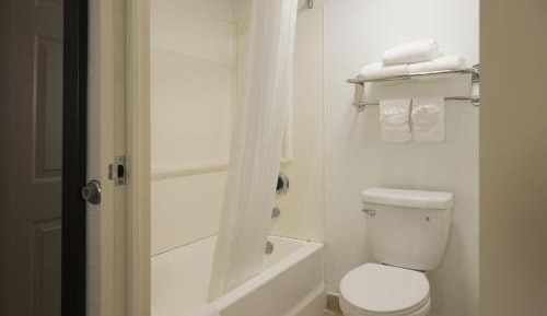 One-Bedroom King Suite - Non-Smoking
