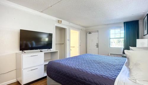 King Room - Non-Smoking
