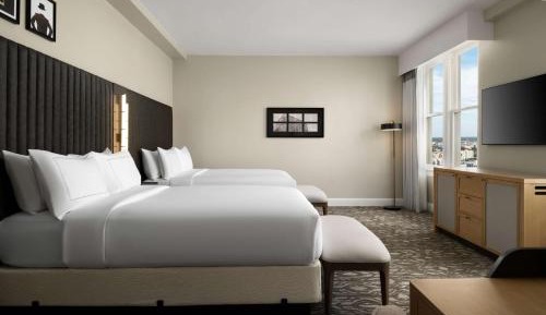 Queen Room with Two Queen Beds - Hearing Access